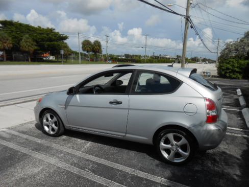 Used 2008 Hyundai Accent SE Hatchback FWD image 3
