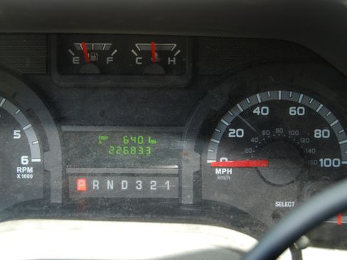 Used 2015 Ford E-350 and Econoline 350 image 20