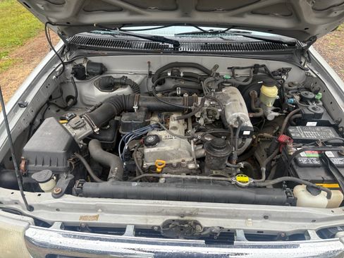 Used 2000 Toyota Tacoma 4x4 Regular Cab image 10