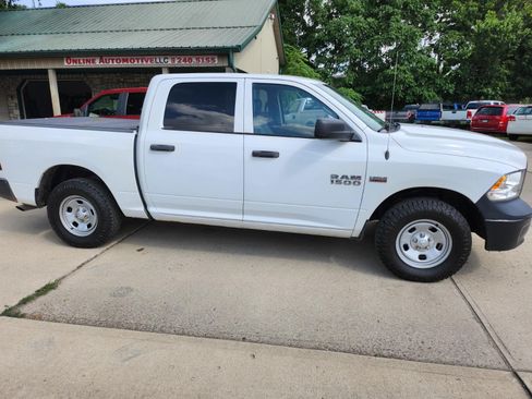Used 2017 RAM 1500 4x4 Crew Cab ST image 5