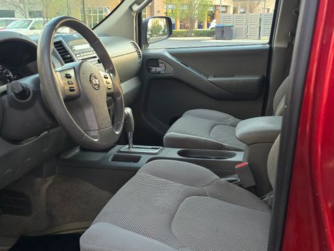 Used 2012 Nissan Frontier SV image 25
