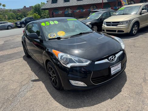 Used 2013 Hyundai Veloster UNAVAIL FWD image 2