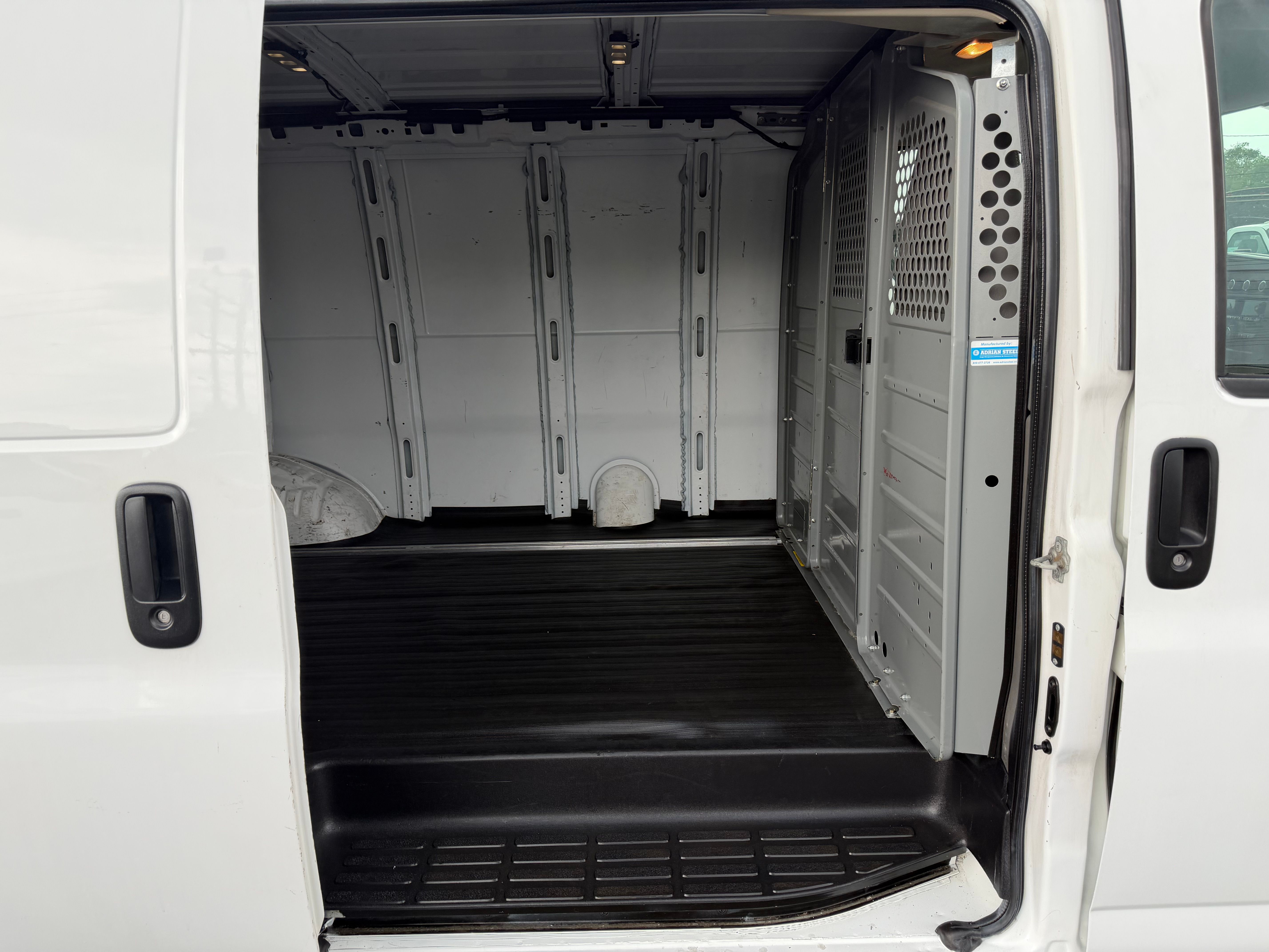 Used 2015 Chevrolet Express 2500 UNAVAIL RWD image 8