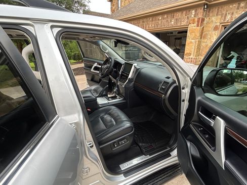 Used 2019 Toyota Land Cruiser AWD/4WD image 8