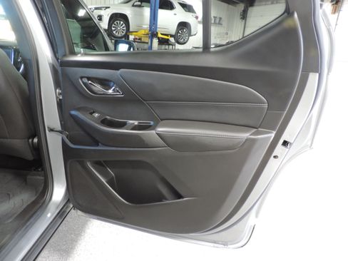 Used 2023 Chevrolet Traverse LT image 18