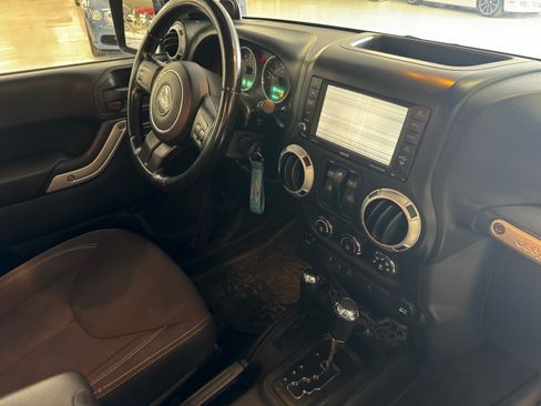 Used 2014 Jeep Wrangler Sahara image 11