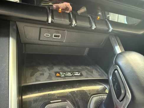 Used 2024 Chevrolet Colorado LT image 14