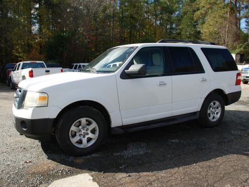 Used 2010 Ford Expedition XLT image 1