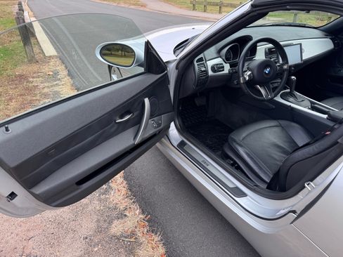 Used 2006 BMW Z4 3.0i image 2
