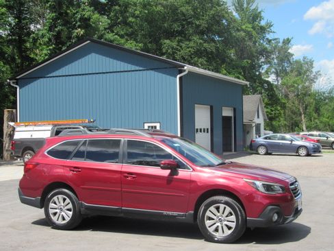 Used 2018 Subaru Outback 2.5i Premium AWD/4WD image 11