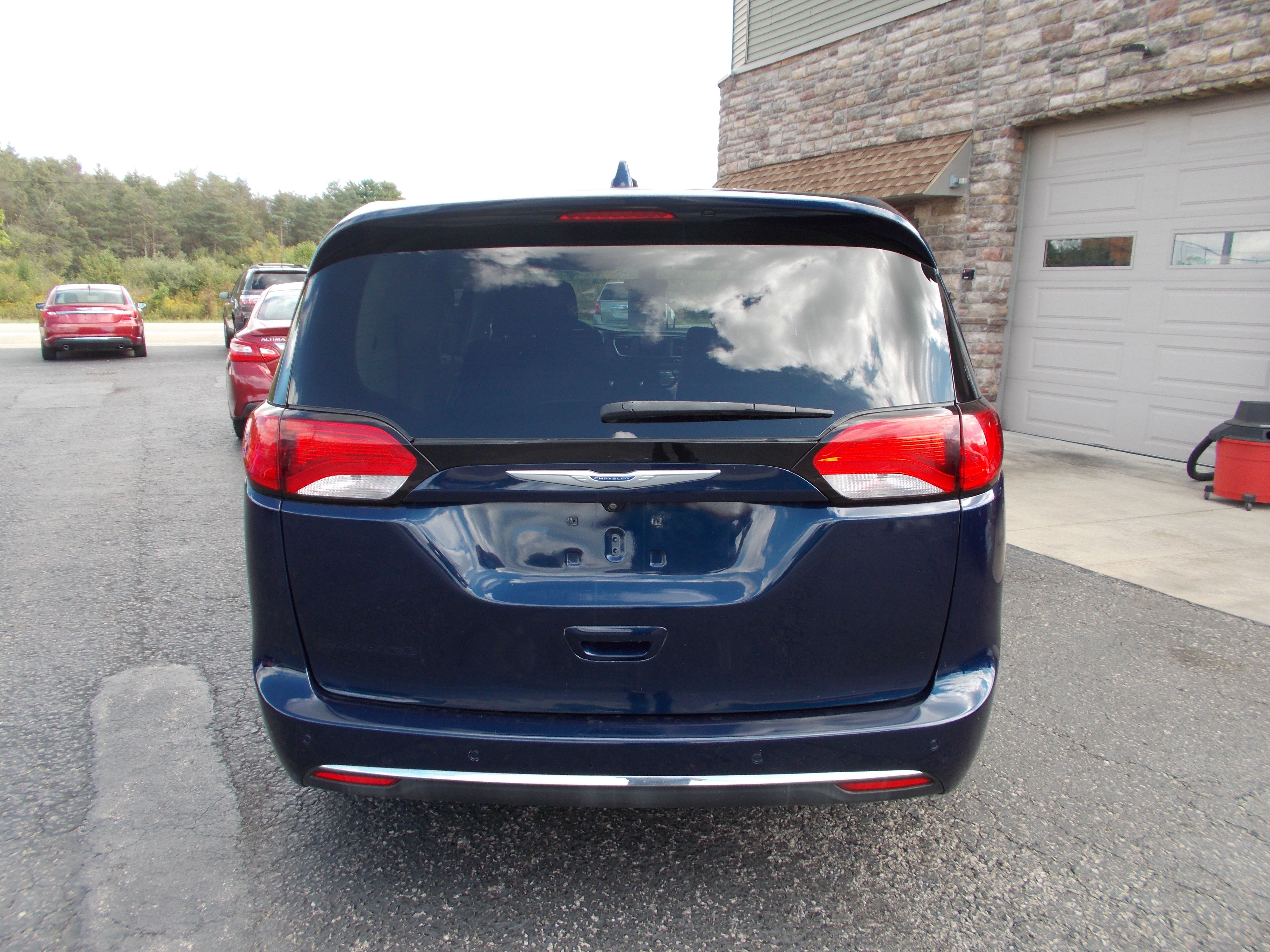 Used 2018 Chrysler Pacifica Touring Plus FWD image 6