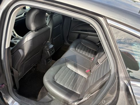 Used 2016 Ford Fusion SE FWD image 7