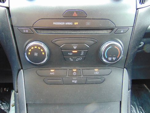 Used 2015 Ford Edge SE image 18