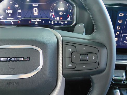 Used 2025 GMC Sierra 1500 4x4 Crew Cab Denali image 33