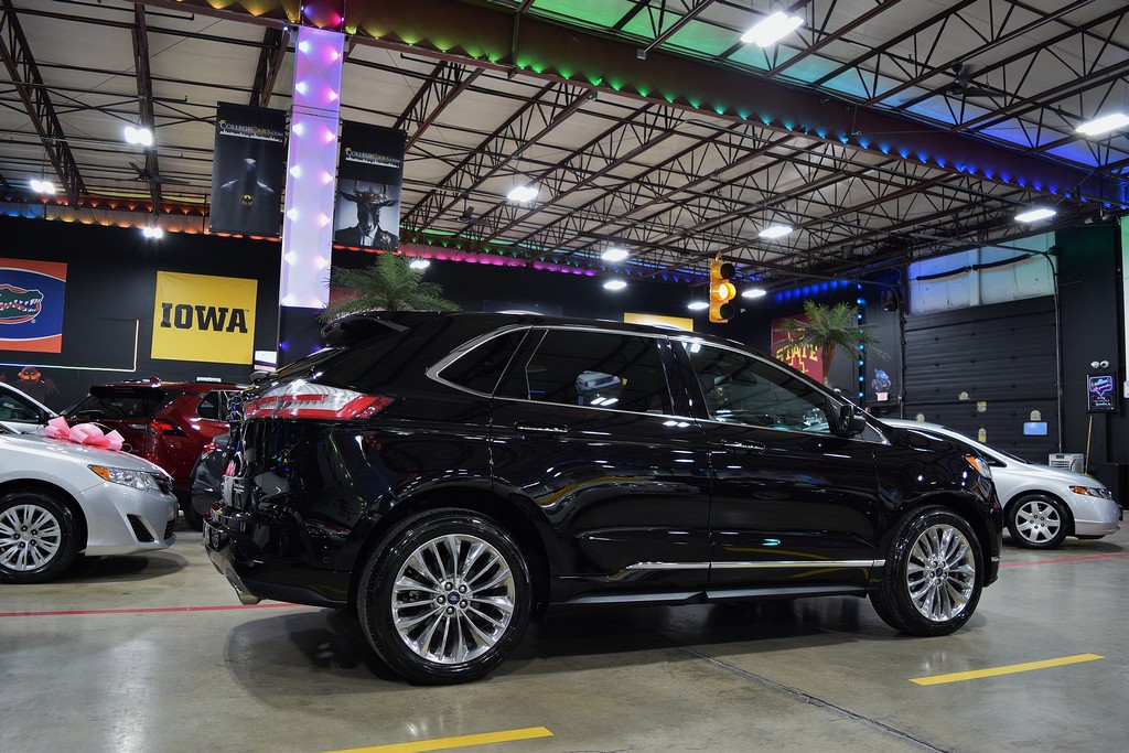 Used 2021 Ford Edge Titanium FWD image 8