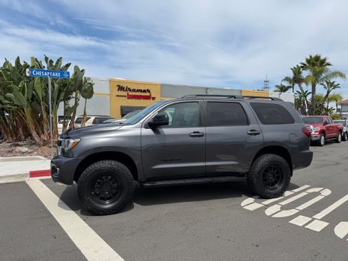 Used 2018 Toyota Sequoia SR5 image 18