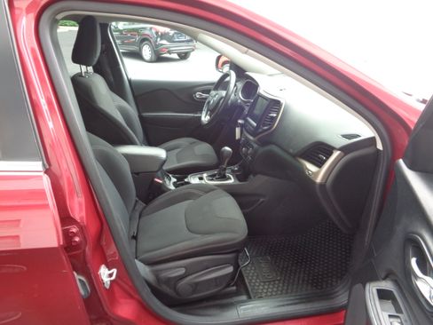 Used 2015 Jeep Cherokee 4WD Latitude image 7