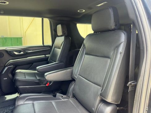 Used 2022 GMC Yukon XL Denali AWD/4WD image 9