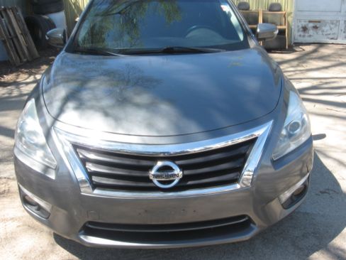 Used 2015 Nissan Altima SL FWD image 2