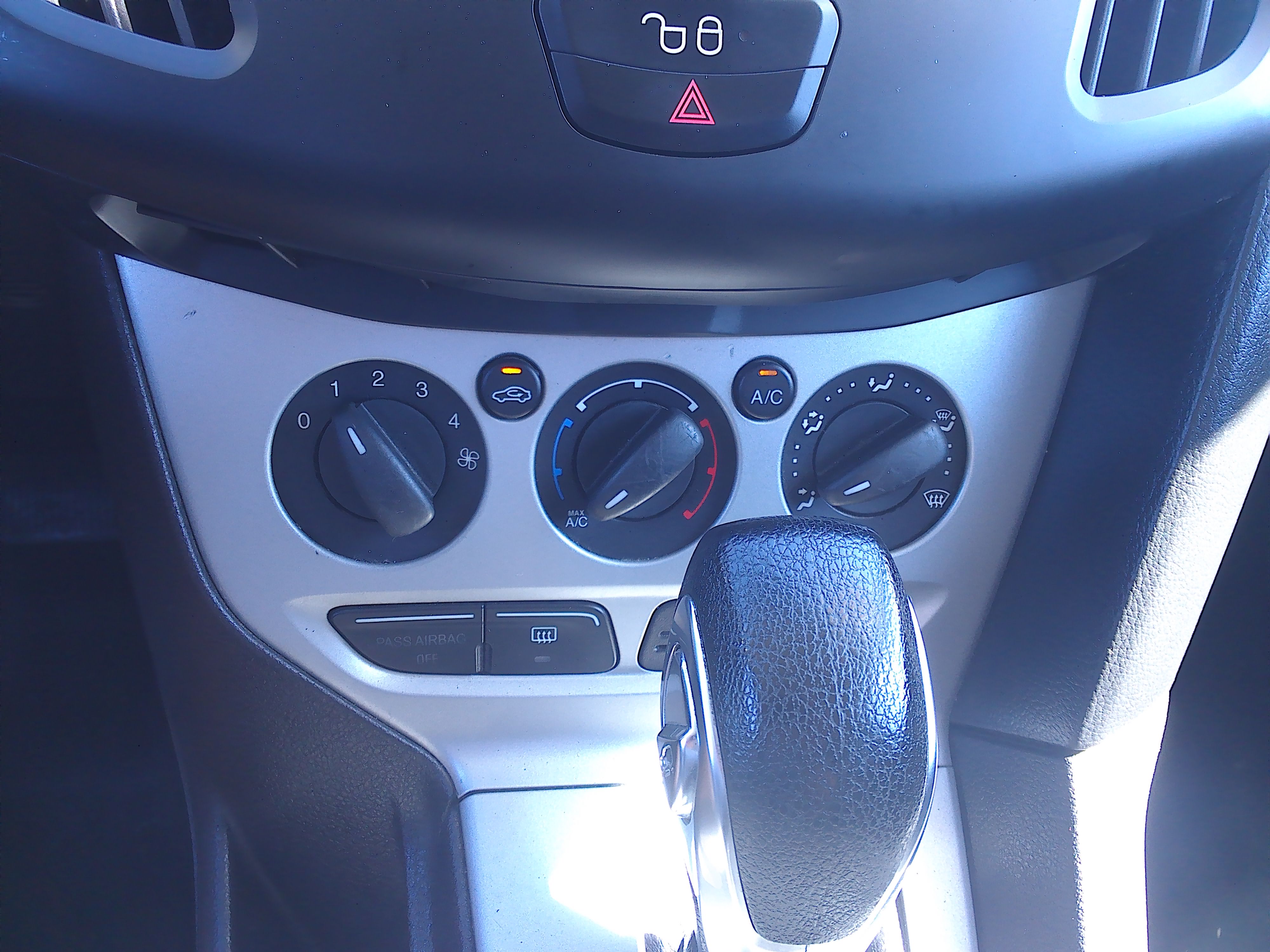 Used 2013 Ford Focus SE Hatchback FWD image 16