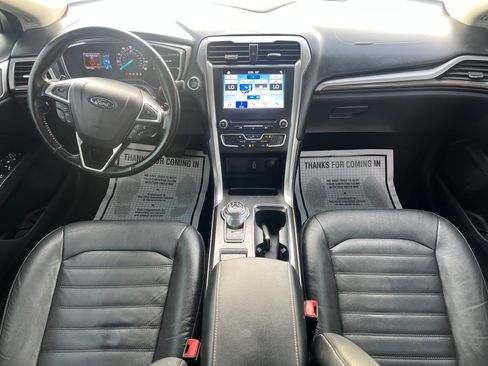 Used 2017 Ford Fusion SE image 3