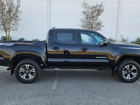 Used 2017 Toyota Tacoma image 5