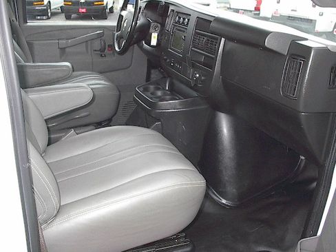 Used 2019 Chevrolet Express 2500 image 9