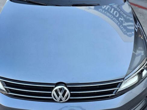 Used 2017 Volkswagen Jetta SE image 29