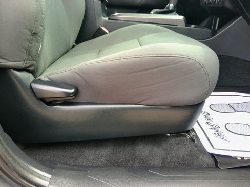 Used 2018 Toyota Tacoma TRD Off-Road image 34