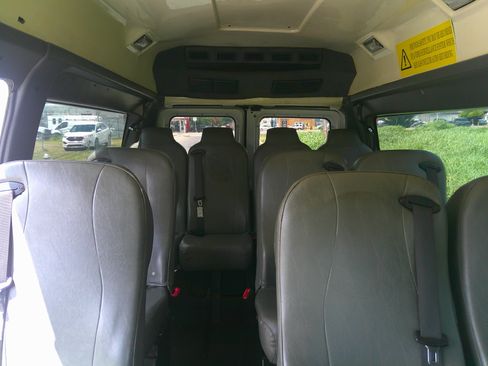 Used 2014 Ford E-150 and Econoline 150 Club Wagon image 12