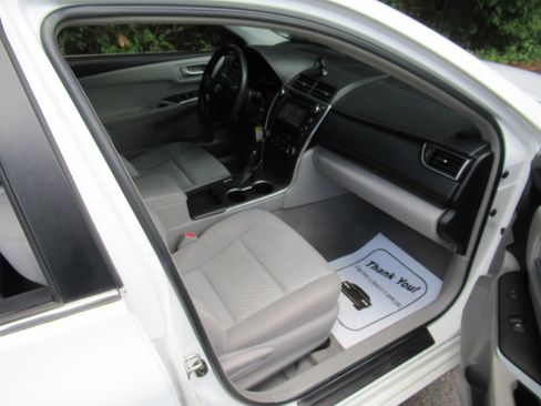 Used 2015 Toyota Camry LE FWD image 16