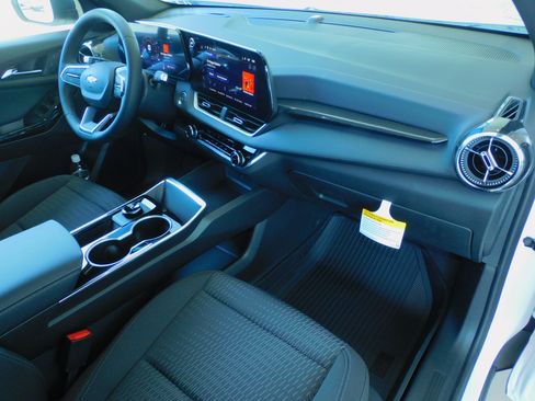 New 2026 Chevrolet Equinox LT image 3
