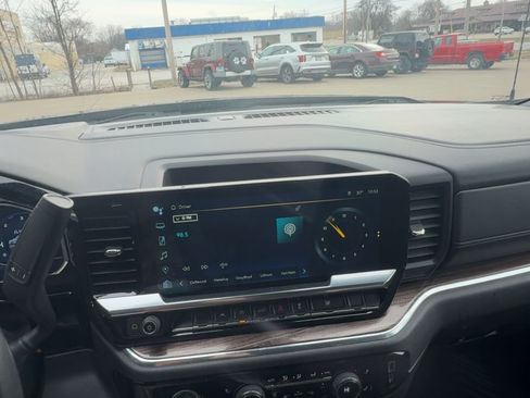 Used 2023 Chevrolet Silverado 1500 LT image 14