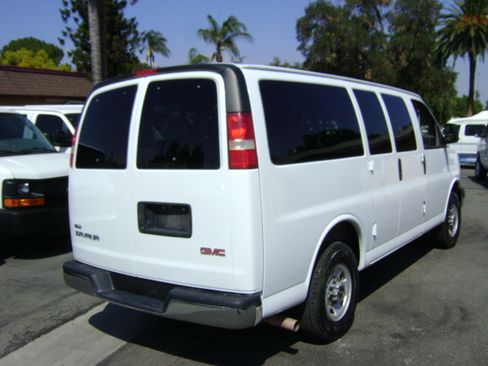 Used 2010 GMC Savana 3500 LT image 7