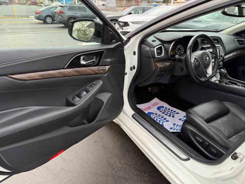 Used 2018 Nissan Maxima Platinum image 11