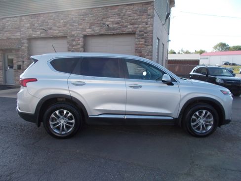 Used 2020 Hyundai Santa Fe SE image 4