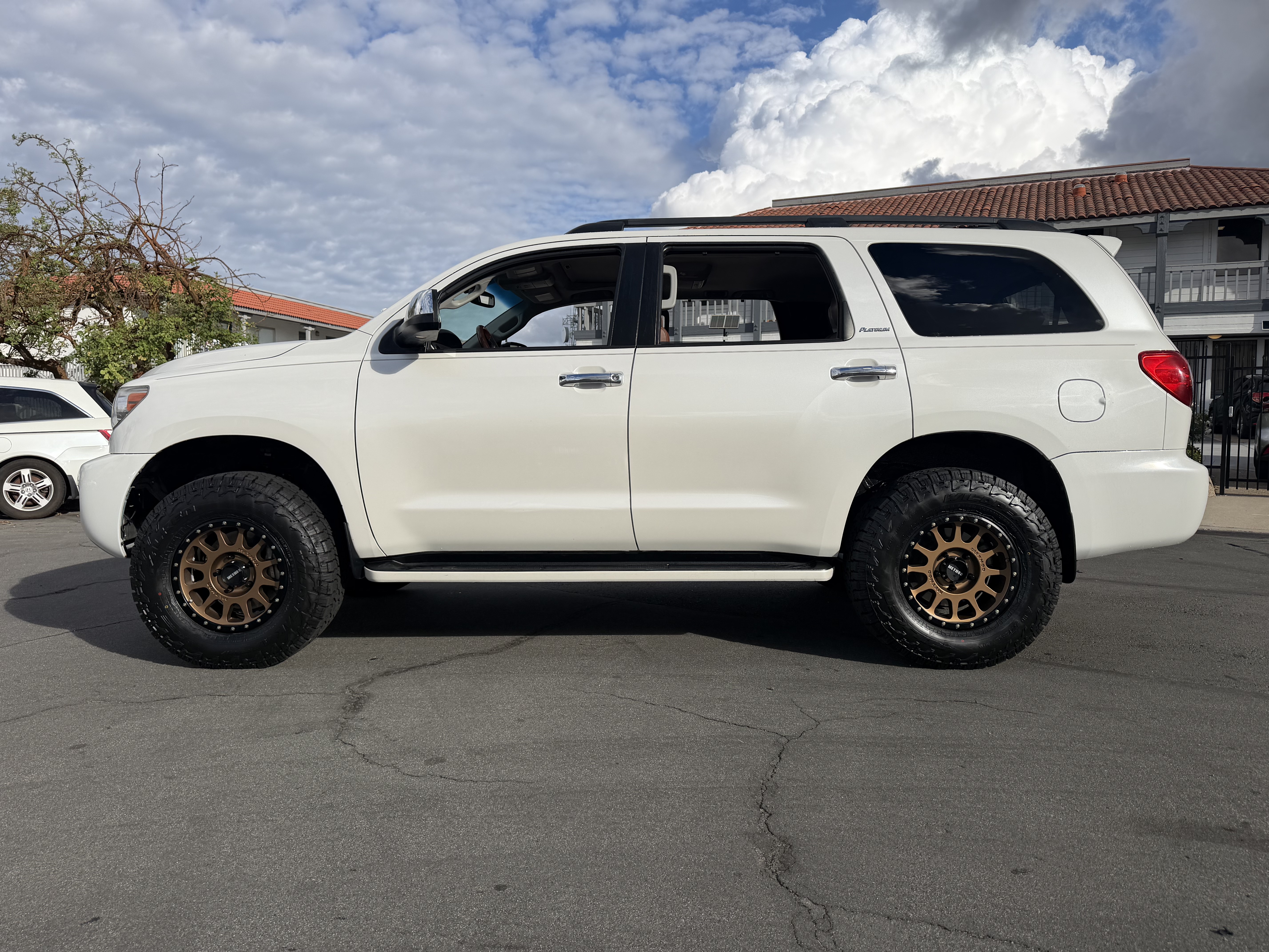 Used 2014 Toyota Sequoia 4WD Platinum image 3