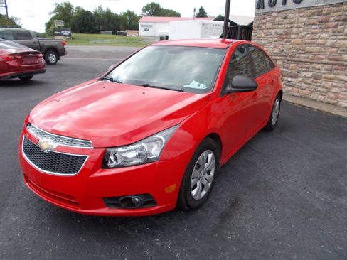 Used 2014 Chevrolet Cruze LS FWD image 1