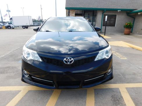 Used 2014 Toyota Camry SE FWD image 3
