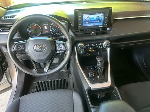 Used 2021 Toyota RAV4 LE image 13