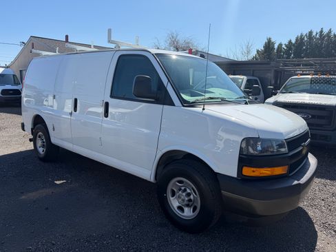 Used 2020 Chevrolet Express 3500 image 6