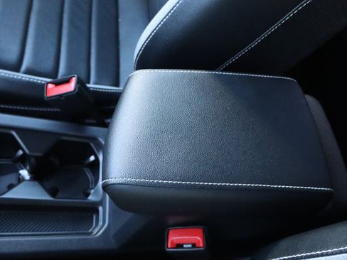 Used 2022 Volkswagen Taos SEL image 32