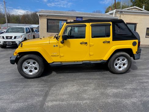 Used 2015 Jeep Wrangler Unlimited Sahara AWD/4WD image 2