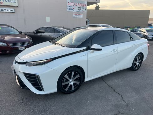 Used 2019 Toyota Mirai image 6
