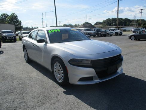 Used 2016 Dodge Charger SE image 4