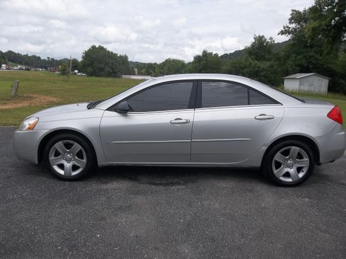 Used 2008 Pontiac G6 Sedan FWD image 2