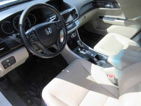 Used 2013 Honda Accord Touring Sedan image 3