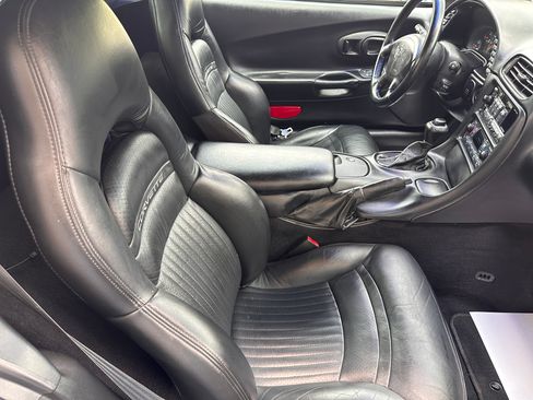 Used 1999 Chevrolet Corvette Convertible RWD image 12