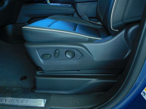 New 2026 Chevrolet Suburban Premier image 17