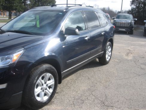 Used 2015 Chevrolet Traverse LS image 1